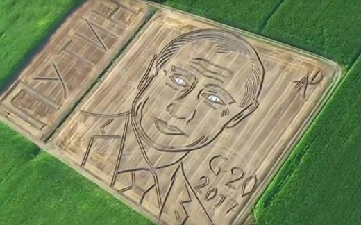 Портрет Путина с высоты птичьего полета Портрет Путина с высоты птичьего полета