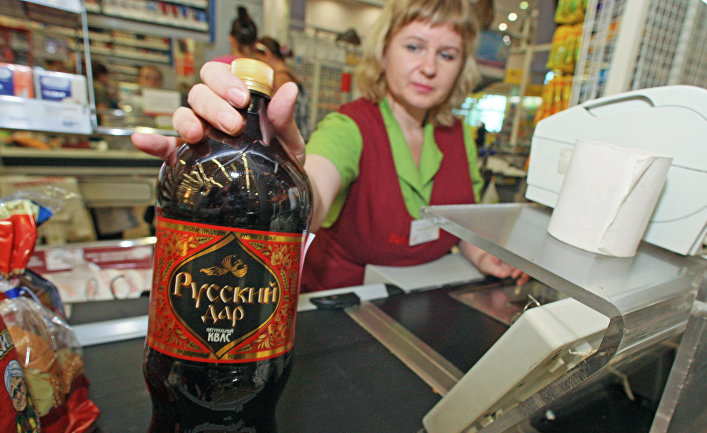 Продажа кваса и пива в одном из магазинов Калининграда