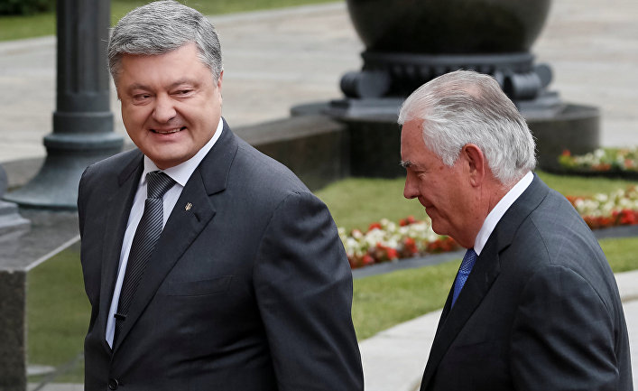 Президент украины Пётр Порошенко и госсекретарь США Рекс Тиллерсон во время встречи в Киеве. 9 июля 2017