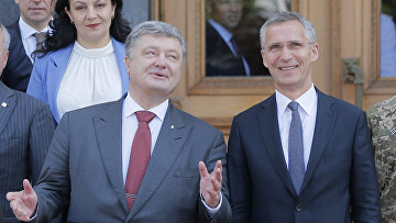 Генеральный секретарь НАТО Йенс Столтенберг и президент Украины Петр Порошенко