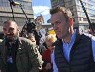 Алексей Навальный на проспекте Академика Сахарова, где проходит митинг против сноса пятиэтажек в Москве