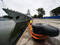Фрегат военно-морских сил КНР "Юньчэн" в порту Балтийска, куда он прибыл в составе трех кораблей ВМС Китая для участия в российско-китайских учениях "Морское взаимодействие – 2017"