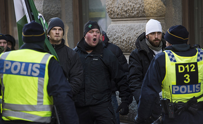 Столкновения полиции и нео-нацистов в центре Стокгольма