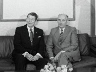 Горбачев и Рейган во время официального визита президента США в СССР Горбачев и Рейган во время официального визита президента США в СССР