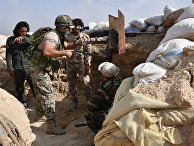 Сирийские военные на передовых позициях на окраине Дейр-эз-Зора
