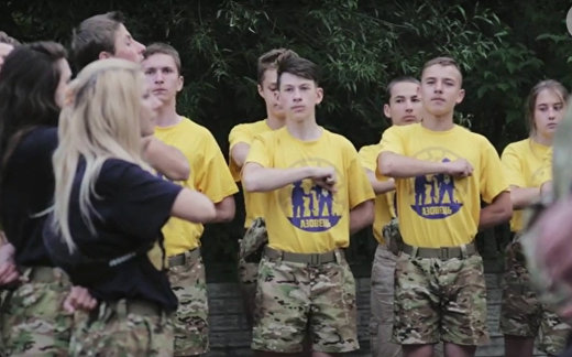 Украинский крайне правый детский лагерь: «Я хочу воспитать воина» Украинский крайне правый детский лагерь: «Я хочу воспитать воина»