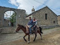 Мужчины в городе Гадруте самопровозглашенной Республики Нагорный Карабах Мужчины в городе Гадруте самопровозглашенной Республики Нагорный Карабах