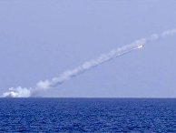 Запуск крылатой ракеты "Калибр" по объектам "Исламского государства" (ИГ, запрещена в РФ) в Сирии. 14 сентября 2017