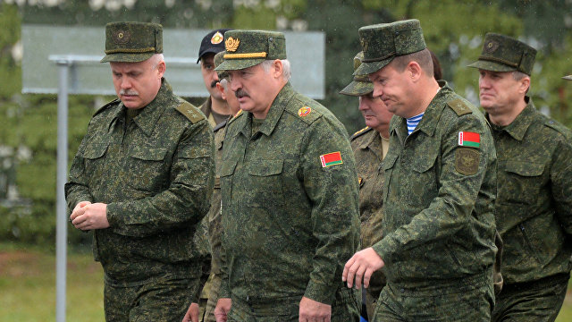 Aktuálně (Чехия): «Белорусские военные предпочитают Россию Лукашенко. На Запад им плевать», — говорит аналитик