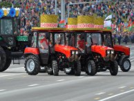 Гражданская техника производства Белоруссии во время парада в Минске, посвященного празднованию Дня Независимости Белоруссии Гражданская техника производства Белоруссии во время парада в Минске, посвященного празднованию Дня Независимости Белоруссии