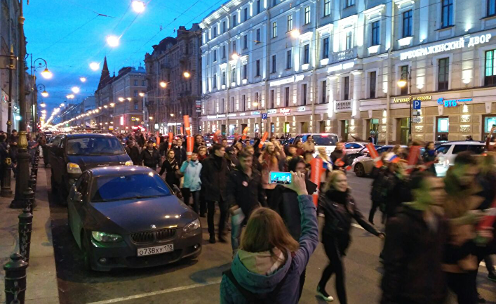 Участники несанкционированной акции протеста в Санкт-Петербурге. 7 октября 2017