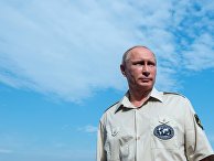 Президент России Владимир Путин после погружения на батискафе к затонувшему древнему судну Президент России Владимир Путин после погружения на батискафе к затонувшему древнему судну
