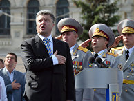 Президент Украины Петр Порошенко во время военного парада, посвященного 23-й годовщине независимости Украины Президент Украины Петр Порошенко во время военного парада, посвященного 23-й годовщине независимости Украины