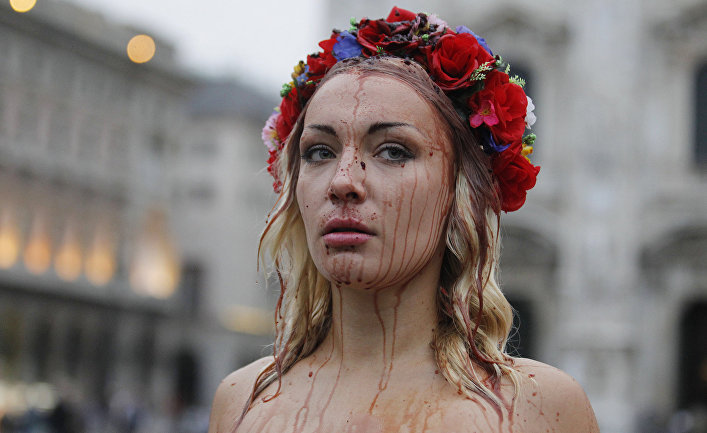 Лидер Femen Инна Шевченко на акции в Милане