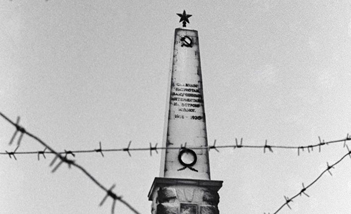 Памятник узникам концлагеря, замученным в период интервенции английскими, американскими и французскими войсками в 1918-1920 г.г. на острове Мудьюг