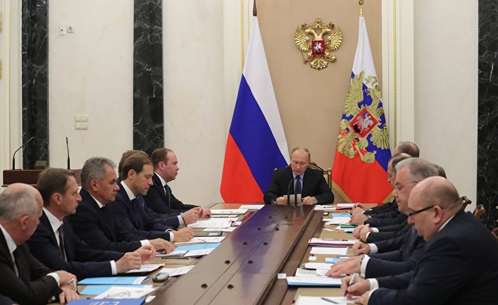 Президент РФ Владимир Путин проводит заседание комиссии по вопросам военно-технического сотрудничества России с иностранными государствами. 7 ноября 2017 Президент РФ Владимир Путин проводит заседание комиссии по вопросам военно-технического сотрудничества России с иностранными государствами. 7 ноября 2017