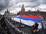 Флаг Российской Федерации на церемонии открытия Дня города на Красной площади в Москве. 9 сентября 2017 Флаг Российской Федерации на церемонии открытия Дня города на Красной площади в Москве. 9 сентября 2017