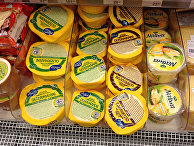 Финские сыры Oltermanni в продуктовом магазине в Москве Финские сыры Oltermanni в продуктовом магазине в Москве