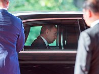 Президент РФ Владимир Путин перед встречей лидеров экономик форума АТЭС во Вьетнаме. 10 ноября 2017 Президент РФ Владимир Путин перед встречей лидеров экономик форума АТЭС во Вьетнаме. 10 ноября 2017
