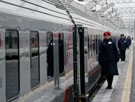 Проводники у фирменного поезда «Лев Толстой», курсирующего по маршруту Москва — Хельсинки Проводники у фирменного поезда «Лев Толстой», курсирующего по маршруту Москва — Хельсинки
