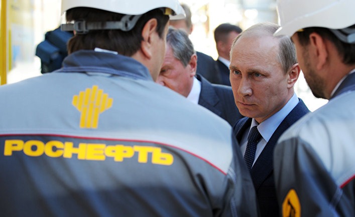Президент России Владимир Путин во время посещения Туапсинского НПЗ «Роснефти»