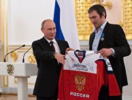 Награждение членов сборной России по хоккею в Кремле Награждение членов сборной России по хоккею в Кремле