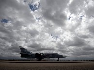 Российский самолет Су-24 на авиабазе "Хмеймим" в Сирии