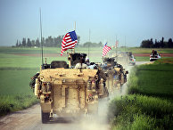 Военные США занимают позиции возле деревни Дарбасия, Сирия Военные США занимают позиции возле деревни Дарбасия, Сирия