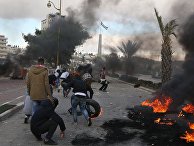 Участники акции протеста в Палестине против решения о признании Иерусалима столицей Израиля. 7 декаабря 2017 Участники акции протеста в Палестине против решения о признании Иерусалима столицей Израиля. 7 декаабря 2017