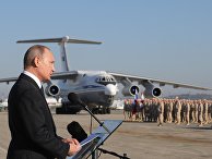 Владимир Путин во время посещения авиабазы Хмеймим в Сирии. 11 декабря 2017 Владимир Путин во время посещения авиабазы Хмеймим в Сирии. 11 декабря 2017