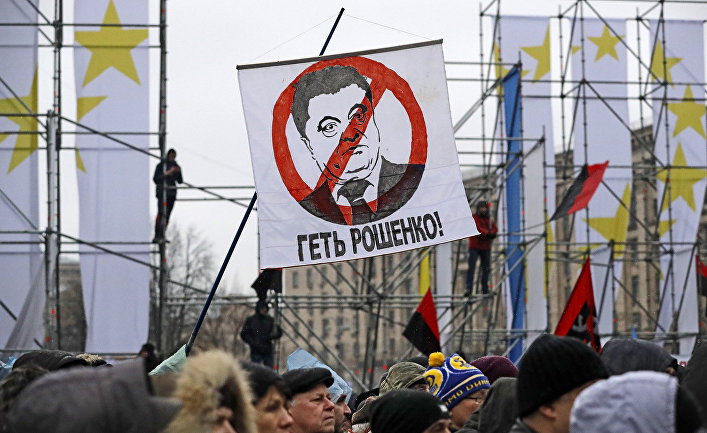 Сторонники экс-президента Грузии Михаила Саакашвили во время акции протеста против коррупции в Киеве