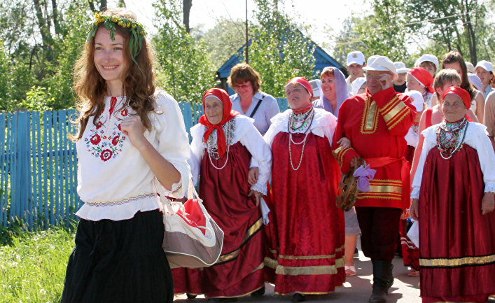 hohlushki-dayut-za-dengi-na-trasse-foto-golih-dam-na-plyazhe-v-sochi