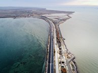 Вид на строящийся Крымский мост в Керченском проливе Вид на строящийся Крымский мост в Керченском проливе