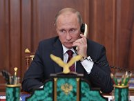 Владимир Путин во время телефонного разговора Владимир Путин во время телефонного разговора