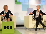 Врач, активист Партии зеленых Джилл Стайн, старший политический корреспондент и ведущая интервью-шоу Worlds Apart на RT Оксана Бойко на конференции RT "Информация, политика, СМИ: формирование нового миропорядка"