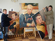 Художники С.Калинин и Ф.Багладов с портретами государственных деятелей к картине "Первые лица. Заседание Федерального Собрания" Художники С.Калинин и Ф.Багладов с портретами государственных деятелей к картине "Первые лица. Заседание Федерального Собрания"