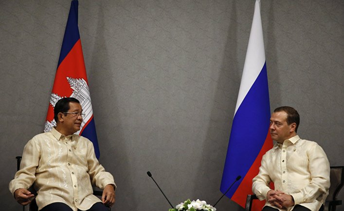 Председатель правительства РФ Дмитрий Медведев и премьер-министр Камбоджи Хун Сен на саммите АСЕАН в Маниле. 12 ноября 2017