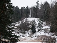Обелиск братьев Броглио в парке Монрепо города Выборг