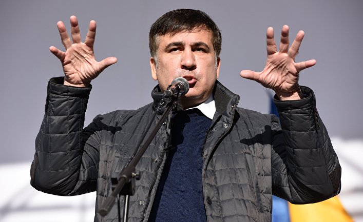 Бывший президент Грузии, экс-губернатор Одесской области Михаил Саакашвили выступает на вече у здания Верховной рады в Киеве. 22 октября 2017