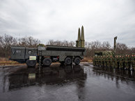 Военнослужащие на учениях на оперативно-тактическом ракетном комплексе (ОТРК) «Искандер» Военнослужащие на учениях на оперативно-тактическом ракетном комплексе (ОТРК) «Искандер»
