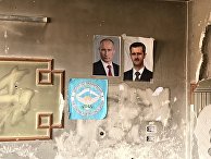 Портреты Владимира Путина и президента Сирии Башара Асада на крайнем КПП армии САР в лагере для Беженцев Вафидин в восточном пригороде Дамаска Портреты Владимира Путина и президента Сирии Башара Асада на крайнем КПП армии САР в лагере для Беженцев Вафидин в восточном пригороде Дамаска