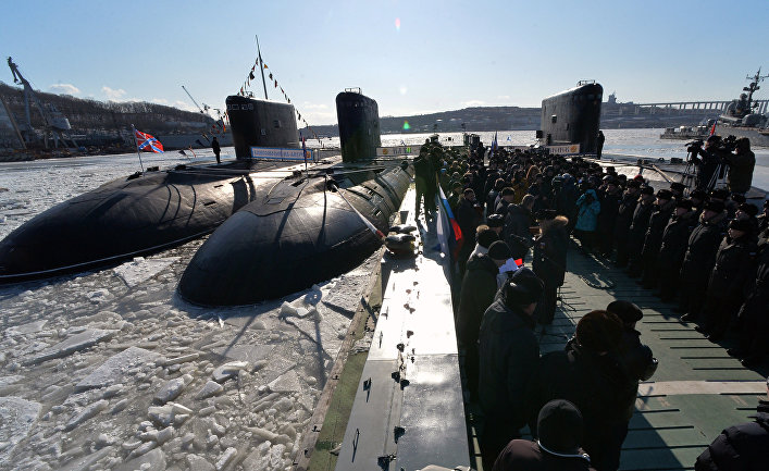 Дизельная подводная лодка "Комсомольск-на-Амуре" проекта 877 "Палтус" во время торжественной церемонии ввода в боевой строй Тихоокеанского флота после ремонта и модернизации