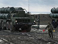 Пусковая установка зенитно-ракетного комплекса С-400 "Триумф" полка противовоздушной обороны в Феодосии