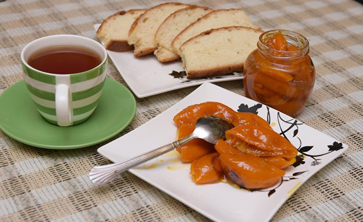 Мандариновое варенье и чай
