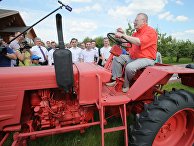 Лидер ЛДПР Владимир Жириновский посетил Совхоз им. Ленина Лидер ЛДПР Владимир Жириновский посетил Совхоз им. Ленина
