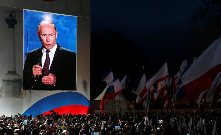 Президент России Владимир Путин выступает на концерте-митинге в Севастополе