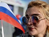 Девушка на митинге в Севастополе в честь годовщины воссоединения Крыма с Россией. 14 марта 2018