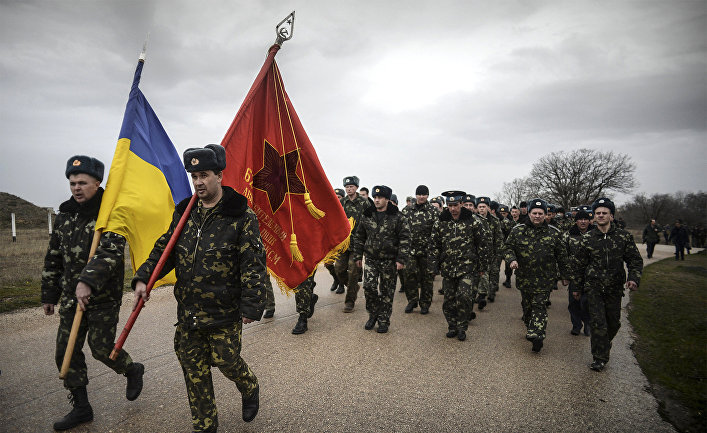Переговоры украинских военных с представителями самообороны Севастополя на территории аэродрома "Бельбек"
