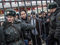Полиция проводит проверку миграционного законодательства в ТЦ "Москва" Полиция проводит проверку миграционного законодательства в ТЦ "Москва"