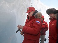 Владимир Путин и Дмитрий Медведев на острове Земля Александры архипелага Земля Франца-Иосифа Владимир Путин и Дмитрий Медведев на острове Земля Александры архипелага Земля Франца-Иосифа